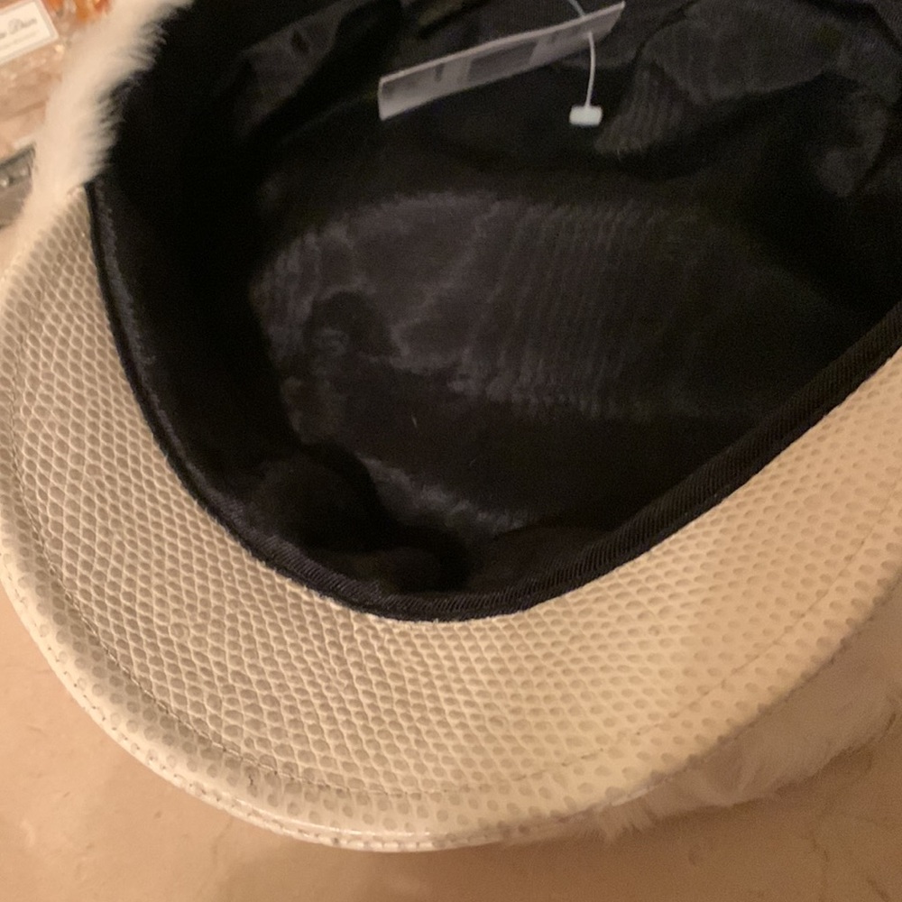 ERIC JAVITS PERSIAN CAP IN OFF WHITE ITALIAN LAMB FUR WITH LOGO BUCKLE PACKABLE - Picture 11 of 15